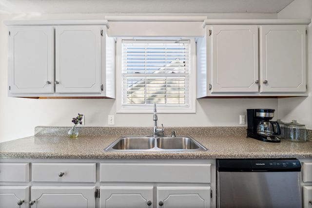 2961 Core Dr, Clarksville, TN 37040