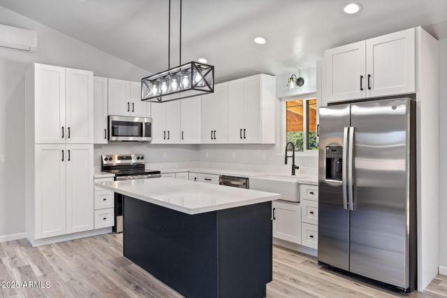 1982 Christmas Pine Drive, Overgaard, AZ 85933