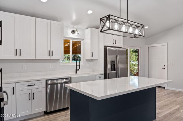 1982 Christmas Pine Drive, Overgaard, AZ 85933