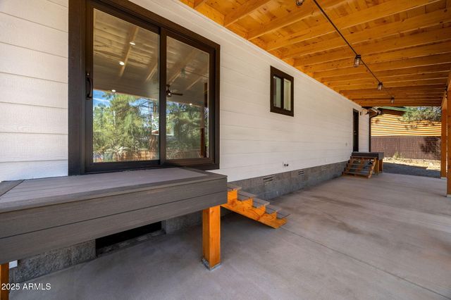 1982 Christmas Pine Drive, Overgaard, AZ 85933