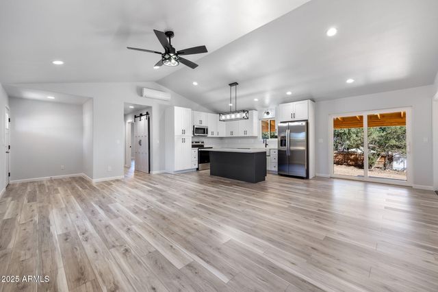 1982 Christmas Pine Drive, Overgaard, AZ 85933