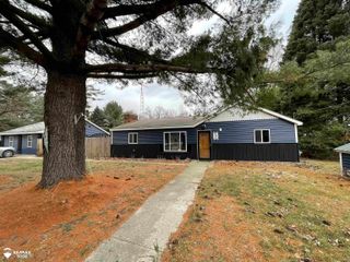 494 W Barnes Lake Road, Deerfield Twp, MI 48421