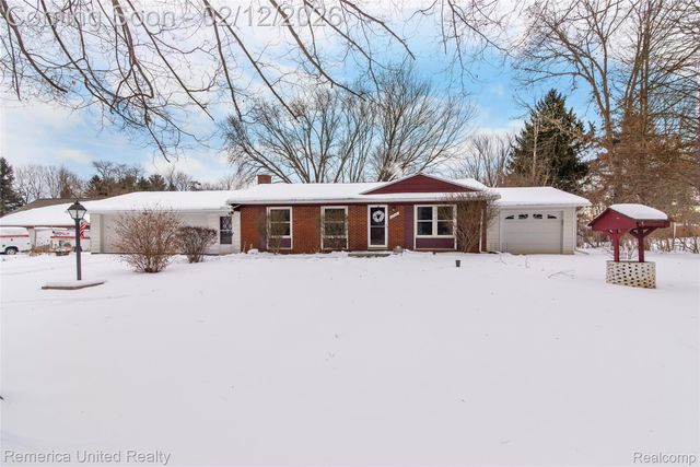 11043 Hamburg Road, Hamburg Township, MI 48189