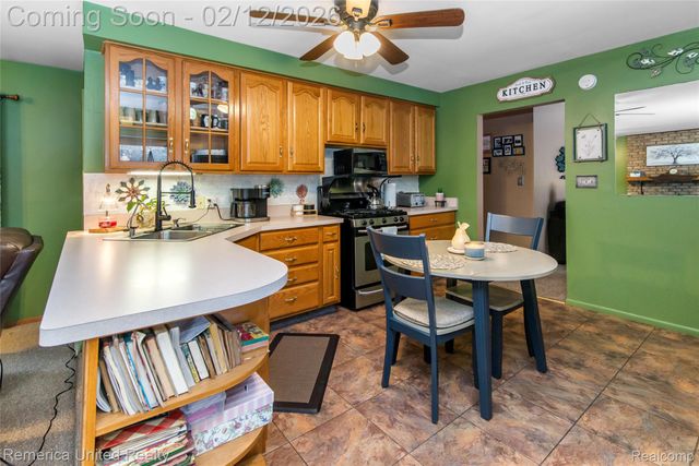 11043 Hamburg Road, Hamburg Township, MI 48189