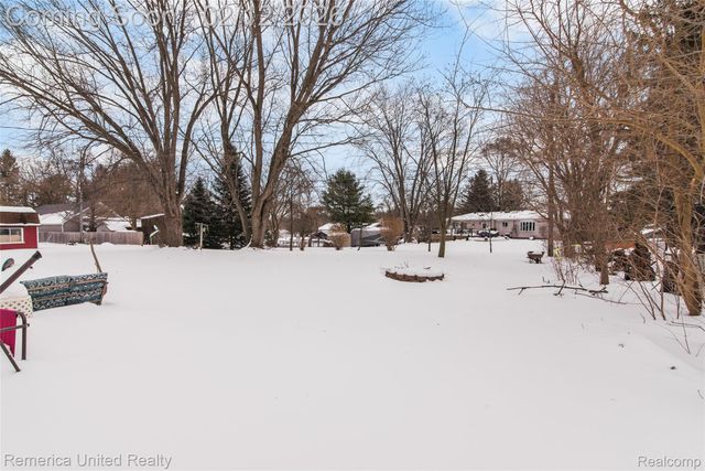 11043 Hamburg Road, Hamburg Township, MI 48189