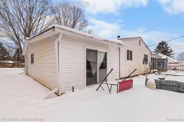 11043 Hamburg Road, Hamburg Township, MI 48189