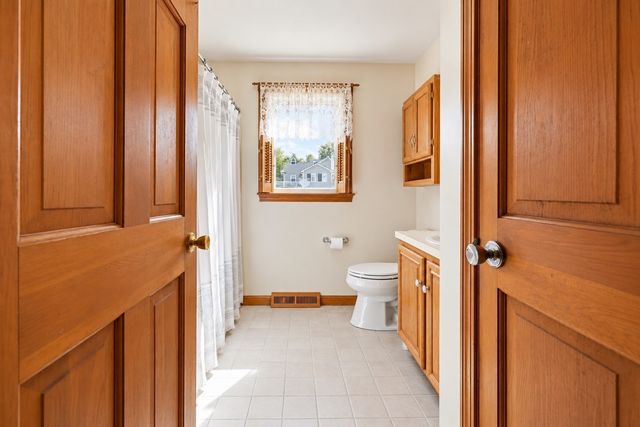 26 Crestwood Cir, Lawrence, MA 01843