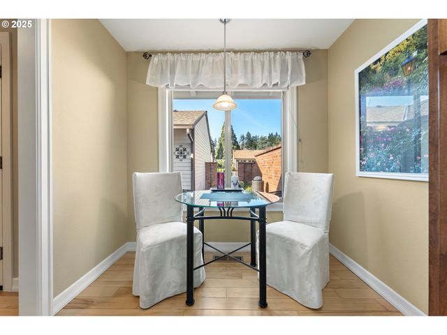 10350 Sw GREENLEAF Ter, Portland, OR 97224