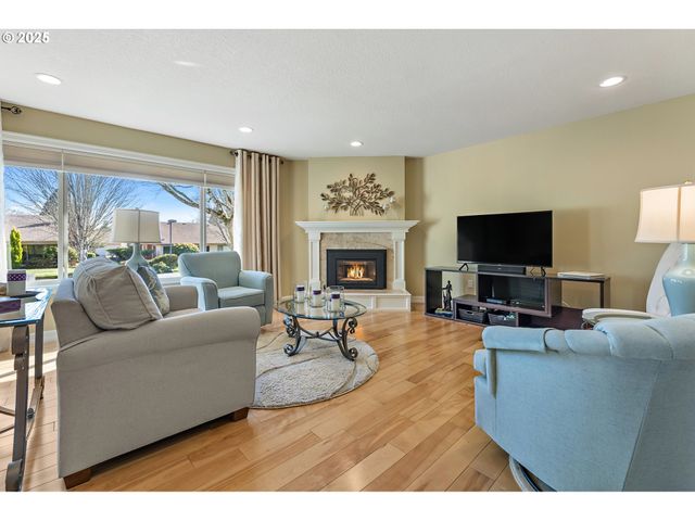 10350 Sw GREENLEAF Ter, Portland, OR 97224