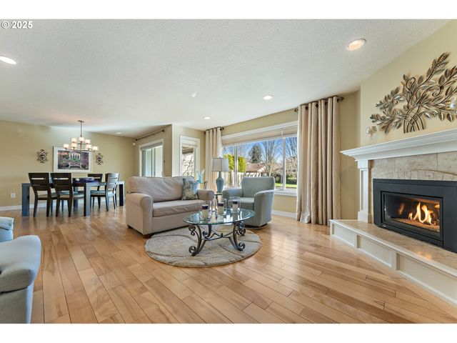 10350 Sw GREENLEAF Ter, Portland, OR 97224