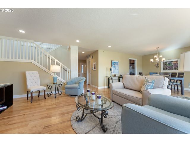 10350 Sw GREENLEAF Ter, Portland, OR 97224