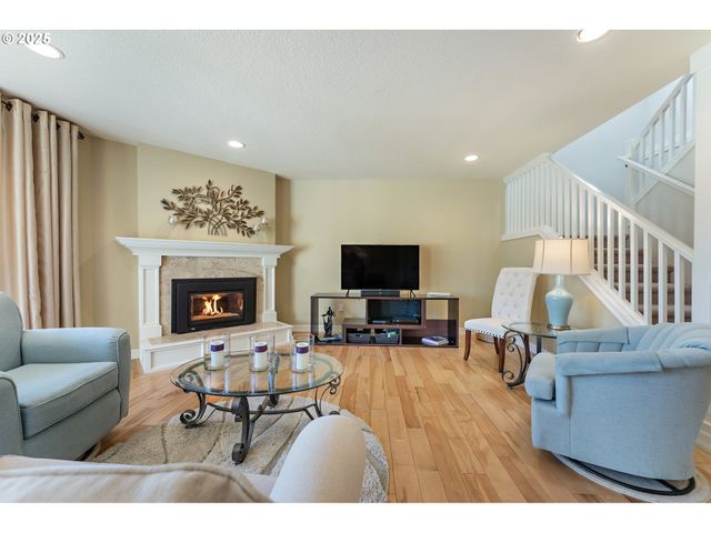 10350 Sw GREENLEAF Ter, Portland, OR 97224