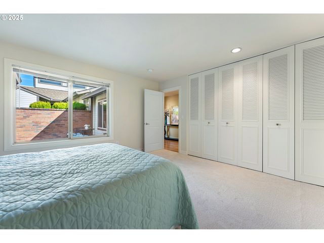 10350 Sw GREENLEAF Ter, Portland, OR 97224