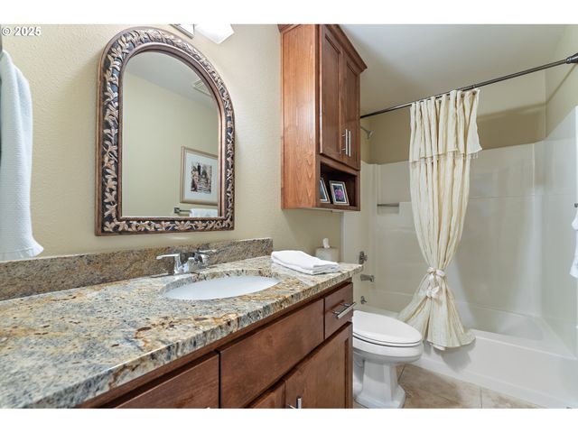 10350 Sw GREENLEAF Ter, Portland, OR 97224