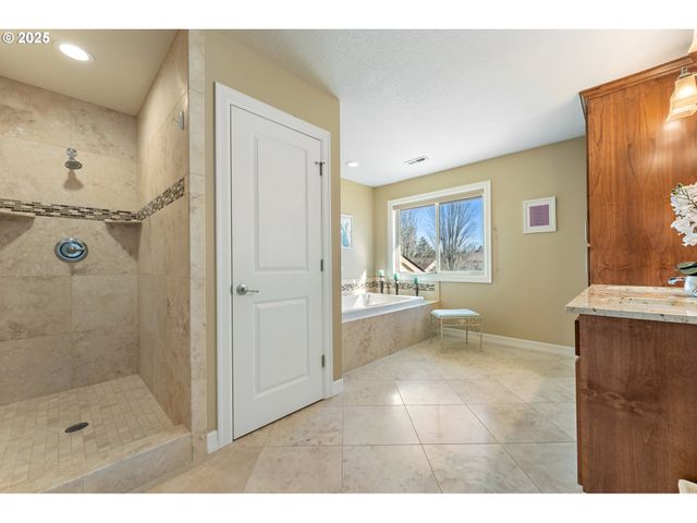 10350 Sw GREENLEAF Ter, Portland, OR 97224