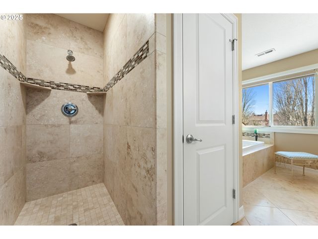 10350 Sw GREENLEAF Ter, Portland, OR 97224