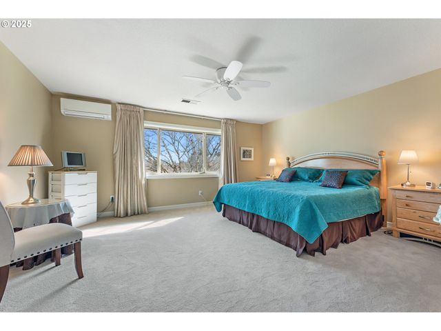 10350 Sw GREENLEAF Ter, Portland, OR 97224