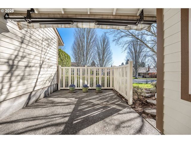 10350 Sw GREENLEAF Ter, Portland, OR 97224
