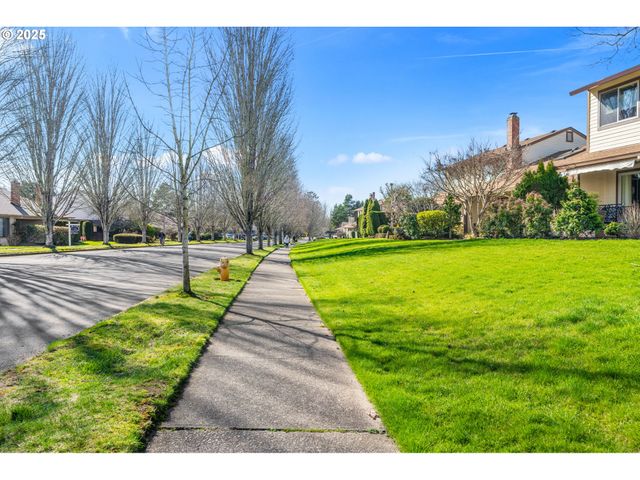 10350 Sw GREENLEAF Ter, Portland, OR 97224