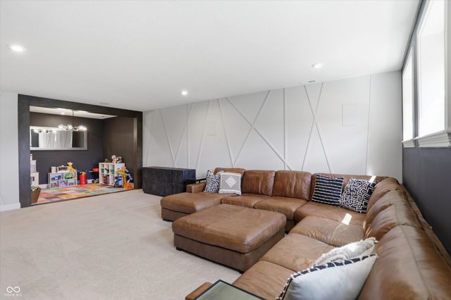5166 Peachtree Road, Zionsville, IN 46077