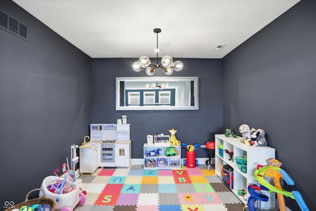 5166 Peachtree Road, Zionsville, IN 46077