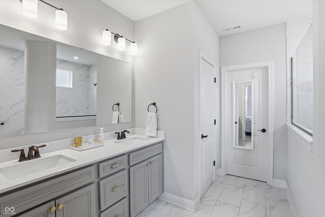 5166 Peachtree Road, Zionsville, IN 46077