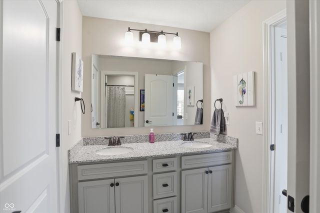 5166 Peachtree Road, Zionsville, IN 46077