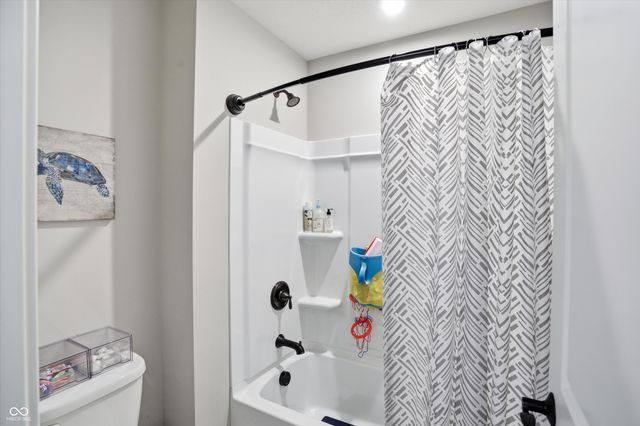 5166 Peachtree Road, Zionsville, IN 46077