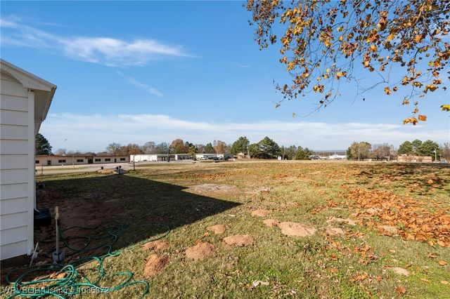 103 State Line Road, Pocola, OK 74902