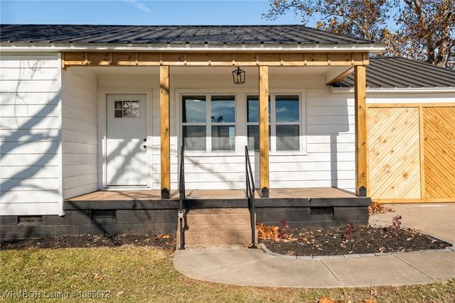 103 State Line Road, Pocola, OK 74902