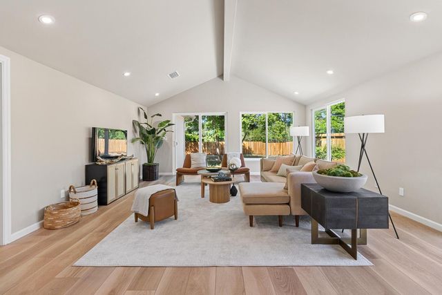 4632 Sunset Dr, Sacramento, CA 95822