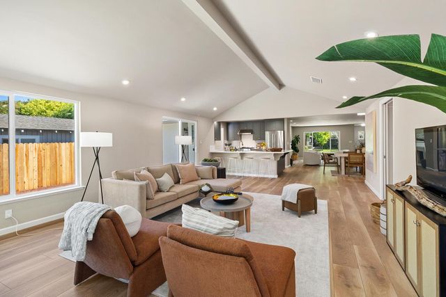 4632 Sunset Dr, Sacramento, CA 95822