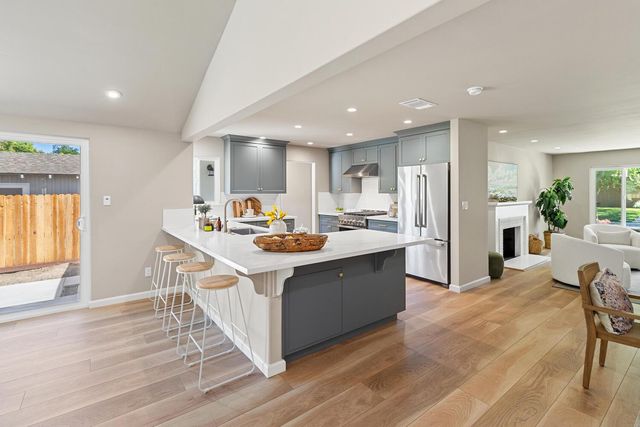 4632 Sunset Dr, Sacramento, CA 95822