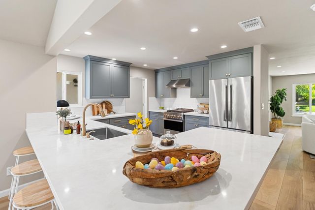 4632 Sunset Dr, Sacramento, CA 95822