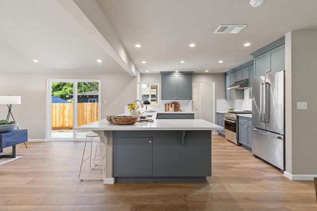 4632 Sunset Dr, Sacramento, CA 95822