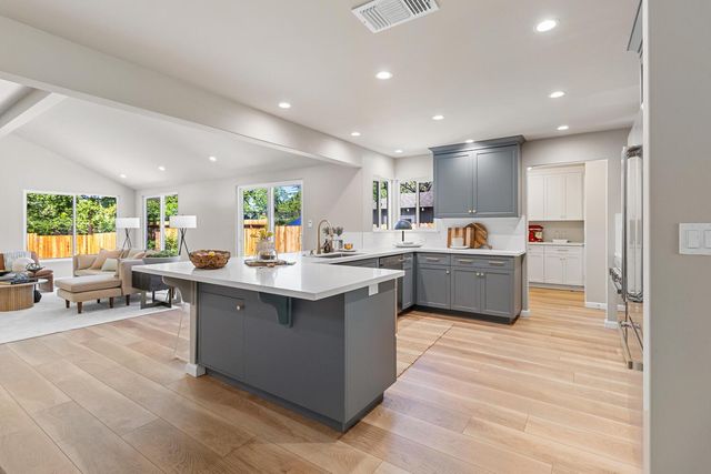 4632 Sunset Dr, Sacramento, CA 95822