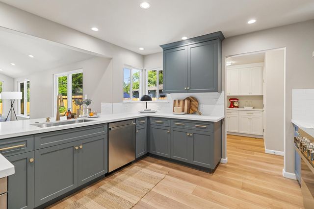 4632 Sunset Dr, Sacramento, CA 95822