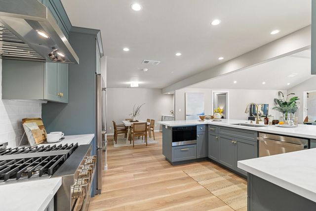 4632 Sunset Dr, Sacramento, CA 95822