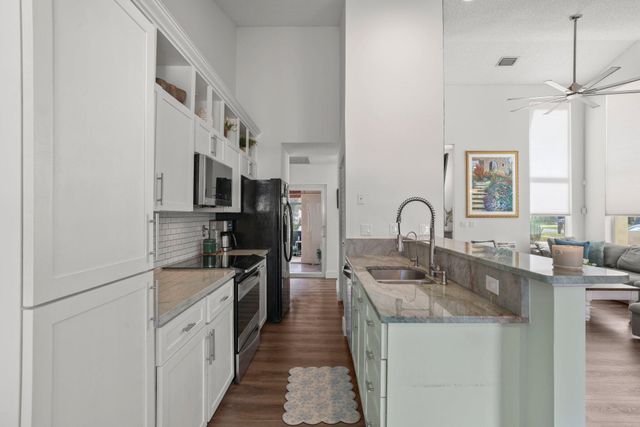 29 Dogwood Circle, Boynton Beach, FL 33436