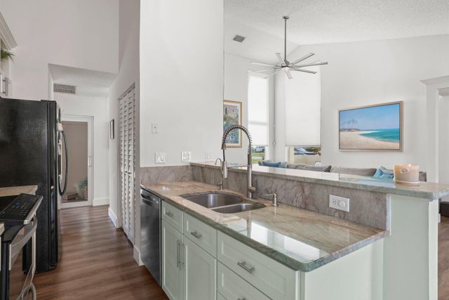 29 Dogwood Circle, Boynton Beach, FL 33436