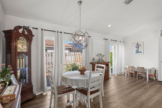 29 Dogwood Circle, Boynton Beach, FL 33436