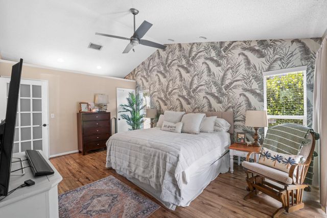 29 Dogwood Circle, Boynton Beach, FL 33436