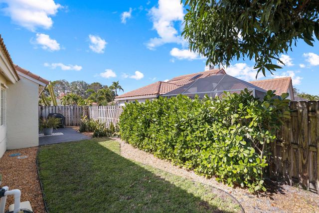 29 Dogwood Circle, Boynton Beach, FL 33436