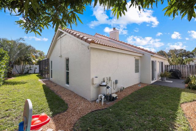 29 Dogwood Circle, Boynton Beach, FL 33436
