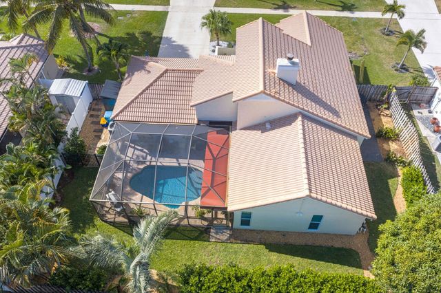 29 Dogwood Circle, Boynton Beach, FL 33436