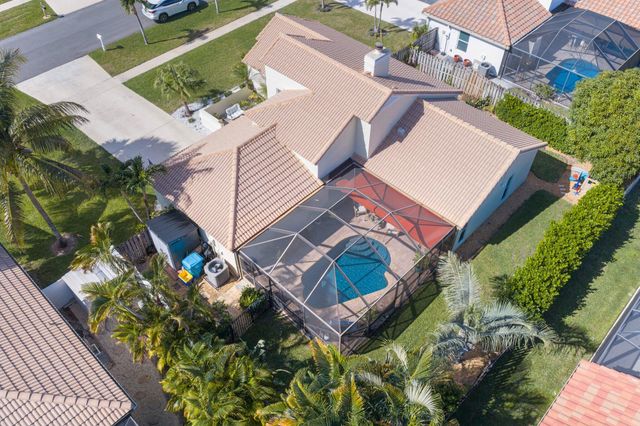 29 Dogwood Circle, Boynton Beach, FL 33436