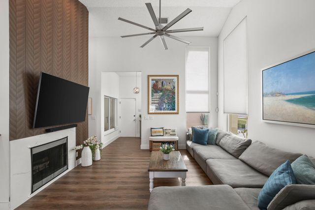 29 Dogwood Circle, Boynton Beach, FL 33436