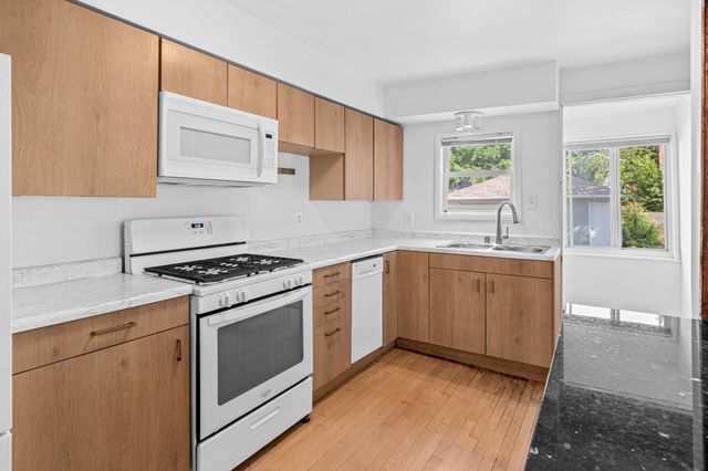 1221 4th Street E, Saint Paul, MN 55106