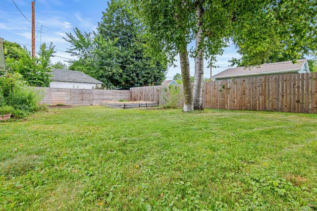 1221 4th Street E, Saint Paul, MN 55106