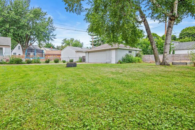 1221 4th Street E, Saint Paul, MN 55106